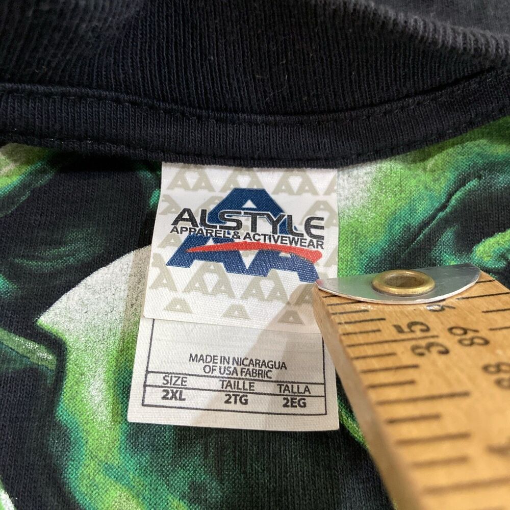 Liquid Blue Style AOP Green Men’s Size 2XL Skull Pile Up Graphic Y2K 90’s - Picture 3 of 7